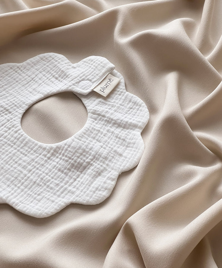 Muslin bib cream