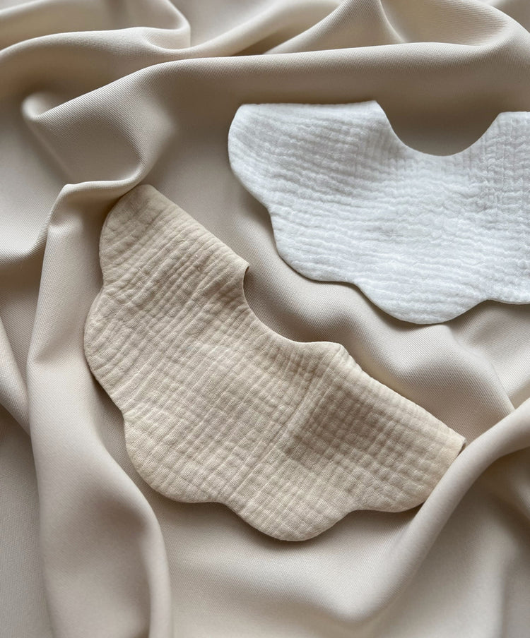 Muslin bib oat milk